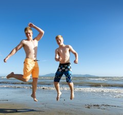 boardshorty na plaży